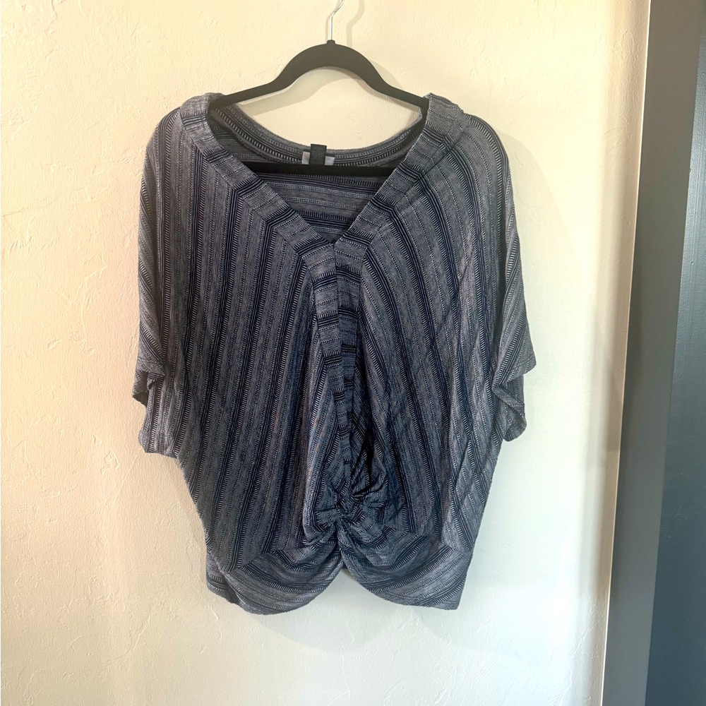 Blue and white short sleeve top size large